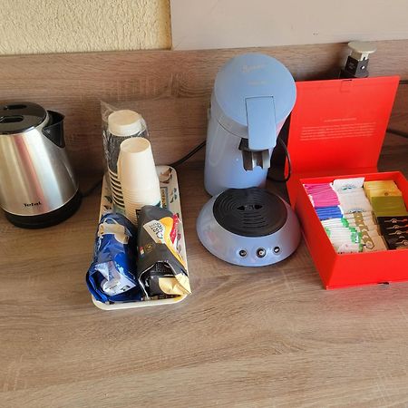Les Pertuis Rochelais Bed & Breakfast Perigny  Bagian luar foto