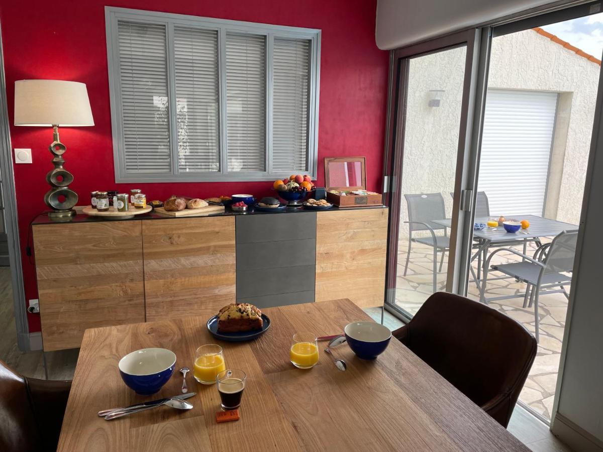 Les Pertuis Rochelais Bed & Breakfast Perigny  Bagian luar foto