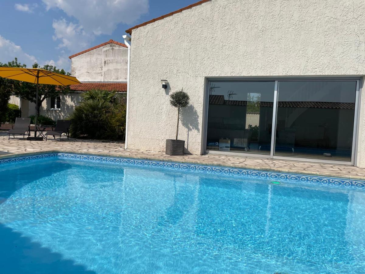 Les Pertuis Rochelais Bed & Breakfast Perigny  Bagian luar foto