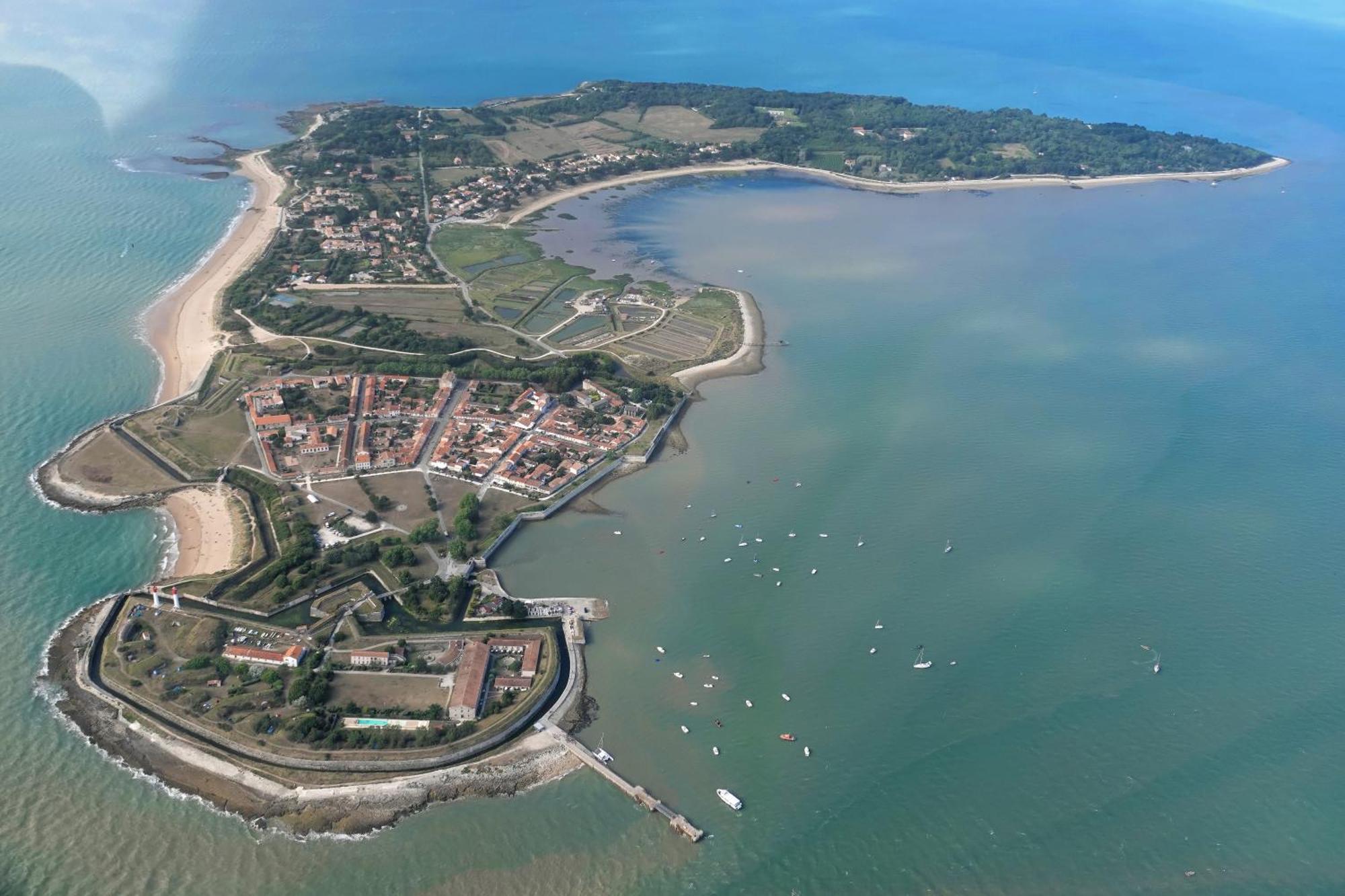 Les Pertuis Rochelais Bed & Breakfast Perigny  Bagian luar foto